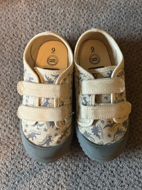 wonder nation Beige Canvas Kids Sneakers with Gray Dinosaur Print